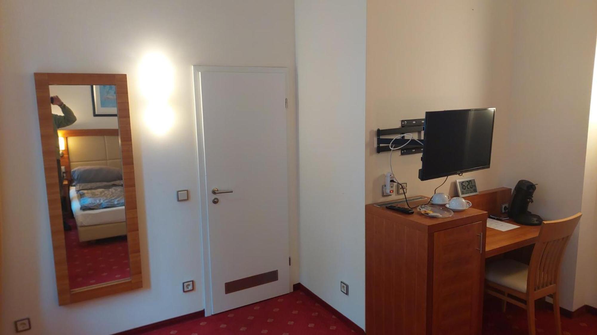 Die Villa, Zimmer 17, Dz Леверкузен Экстерьер фото