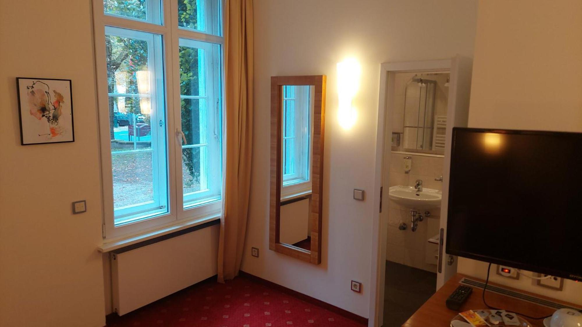 Die Villa, Zimmer 17, Dz Леверкузен Экстерьер фото