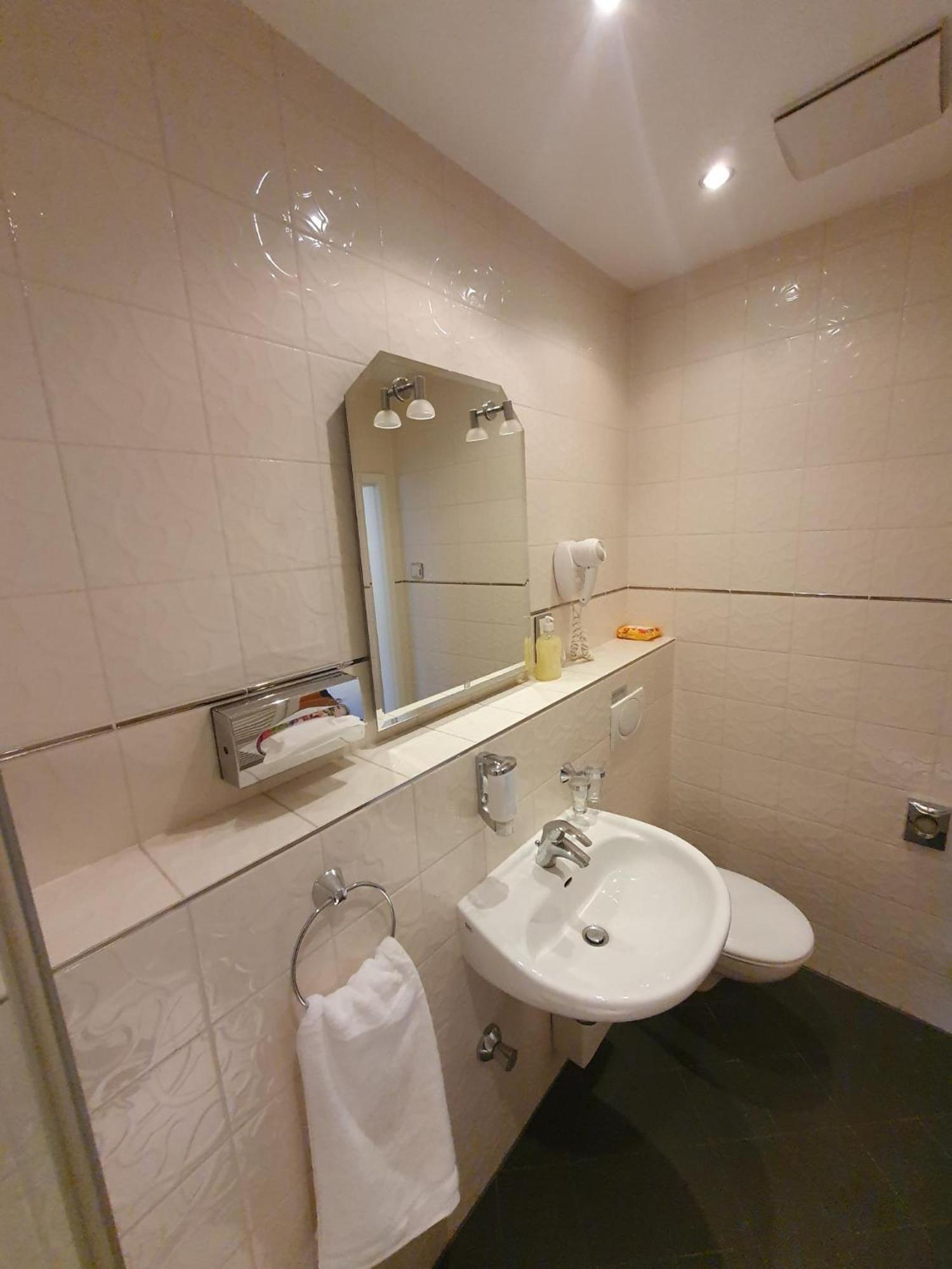 Die Villa, Zimmer 17, Dz Леверкузен Экстерьер фото